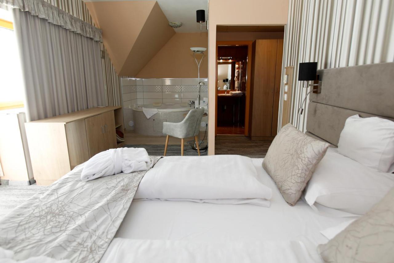 Wellness Hotel Laroba Alsóörs Buitenkant foto